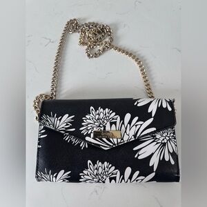 🌸 Trina Turk Black & White Floral Crossbody Clutch w/ Gold Chain 🌸
